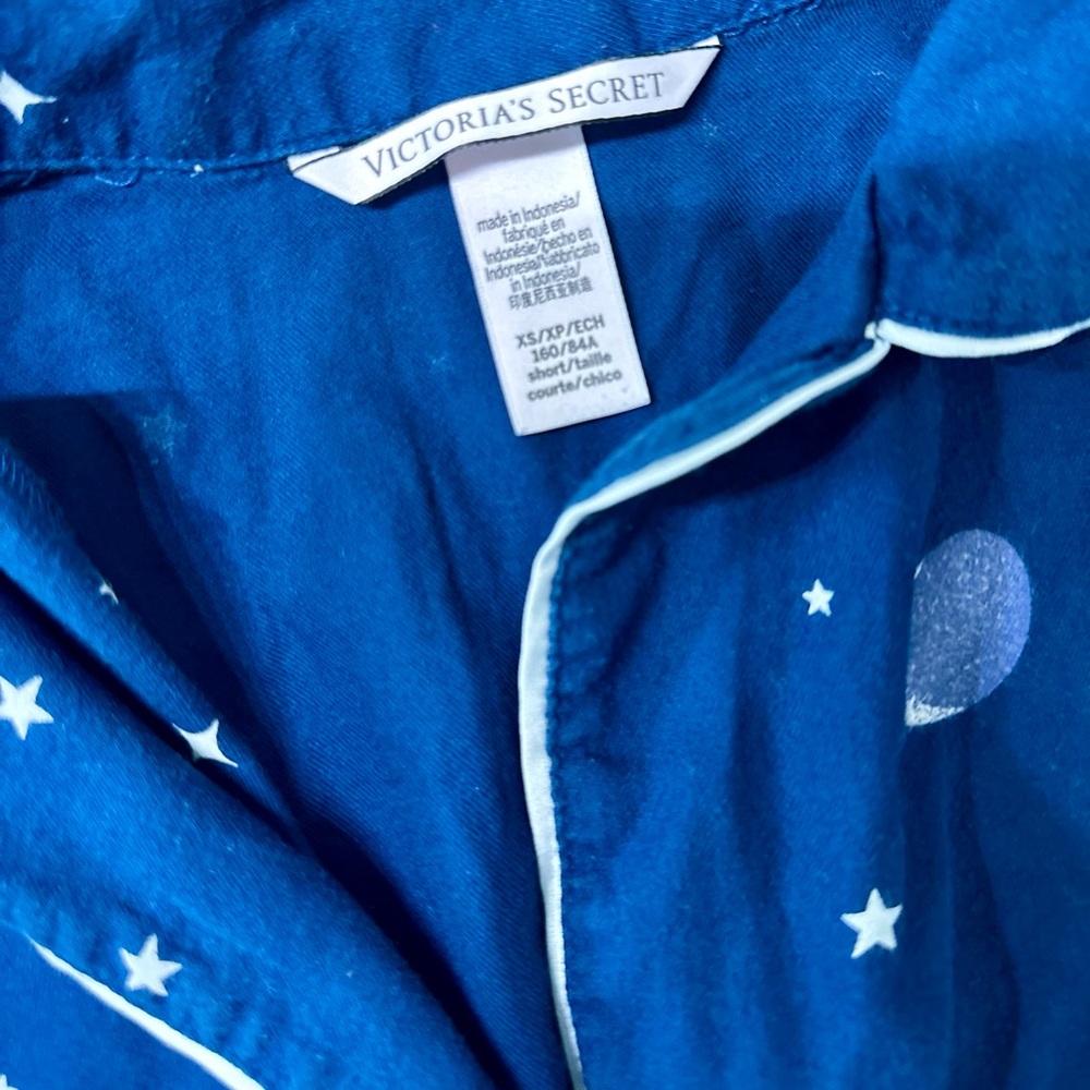 Victoria’s Secret Blue Star Print Pajama Top XS Button Up Long Sleeve Sleep Shir - Picture 3 of 3